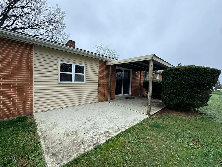 6641 Conway Rd — Photo 27