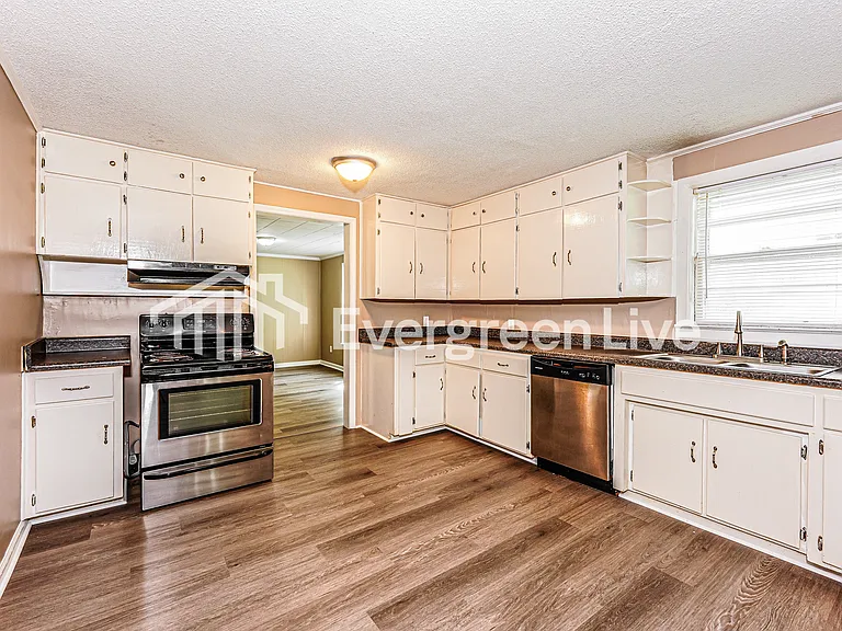 1832 Circlewood Dr — Photo 6