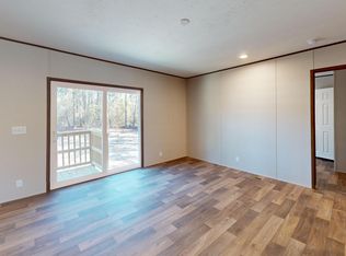 28 W White Rose St, Defuniak Springs, FL 32433