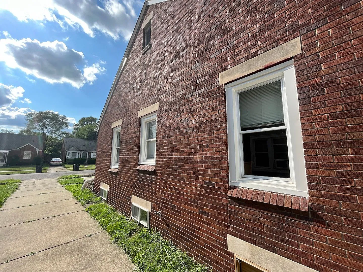 2 bed, 1.0 bath, 900 sqft, $1,300 — Photo 3