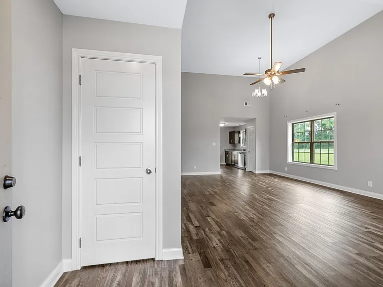 401 Irish Hills Dr — Photo 5