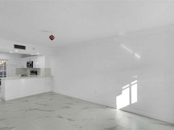 1917 SW 107th Ave APT 708