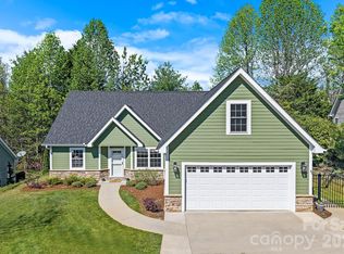 82 Grove End Rd, Fletcher, NC 28732