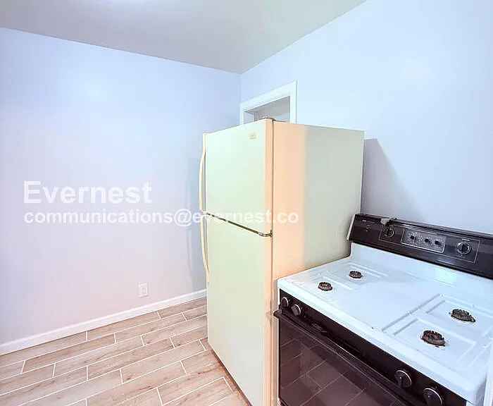 16834 Fairfield St — Photo 2