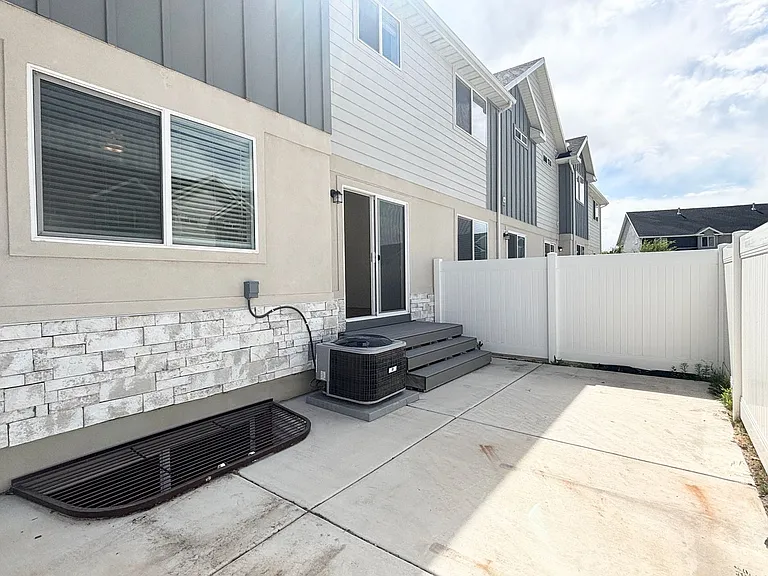 899 E Pacific Dr — Photo 27