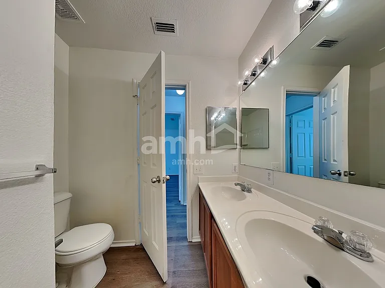 1421 Englewood Dr — Photo 15