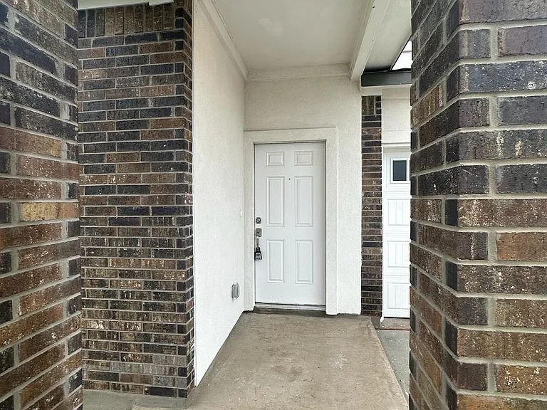 361 Sonterra Dr — Photo 4