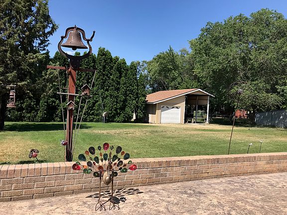 Back patio/Yard 