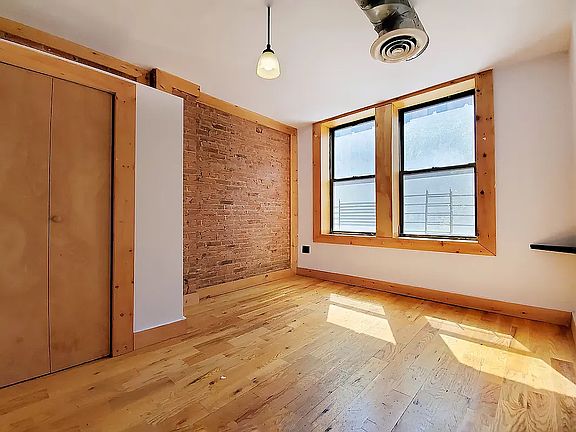 4th image of 645 Willoughby Ave APT 5
