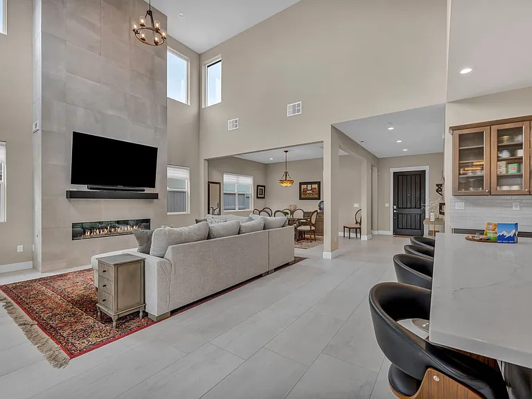 619 Camargue Trl — Photo 13