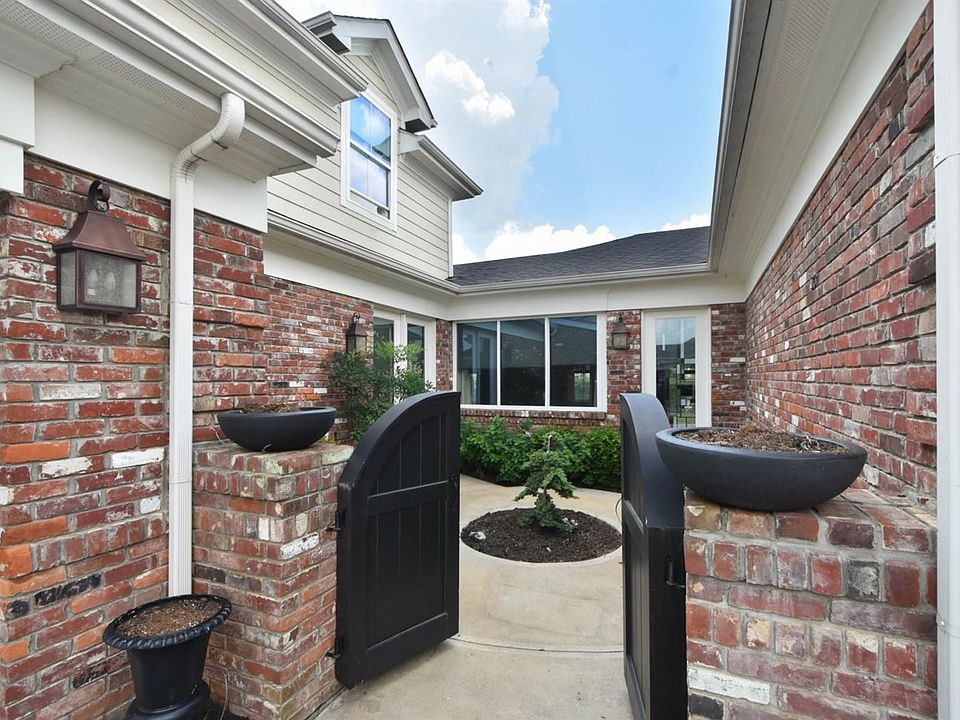1st image of 108 Brannon Gardens Dr