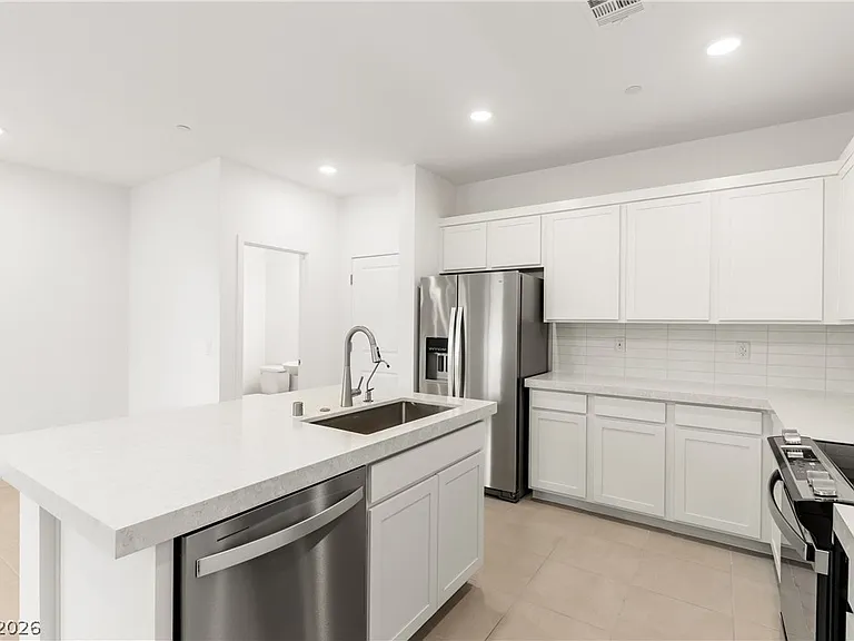 200 Wewatta Ave — Photo 2