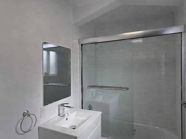 46 Pitt Ave — Photo 16