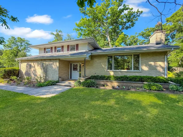 4705 Wild Cherry Rd, Crystal Lake, IL 60012