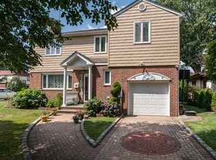 82-56 217th St, Queens Village, NY 11427
