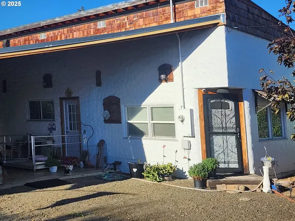 867 NE Johnson St, Myrtle Creek, OR 97457