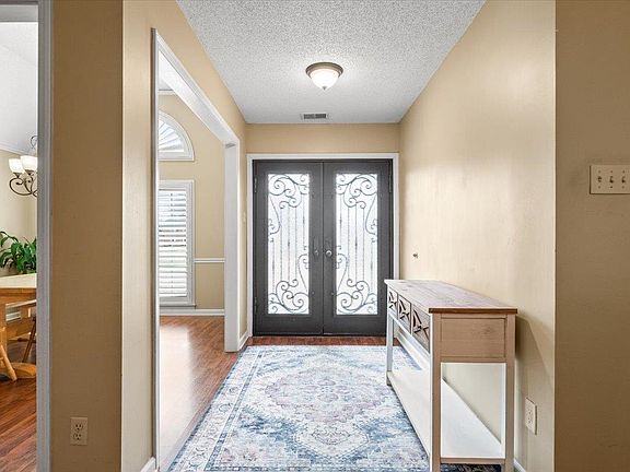 5th image of 6736 Forrest Cir