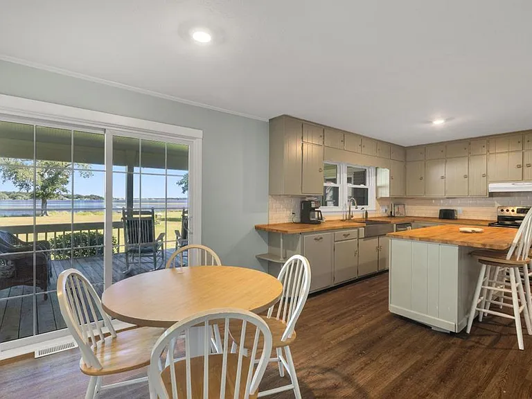 130 Leslie Dr — Photo 18