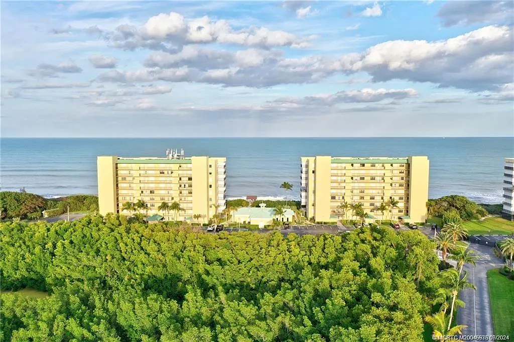 2 bed, 2.0 bath, 1044 sqft, $5,500 — Photo 3