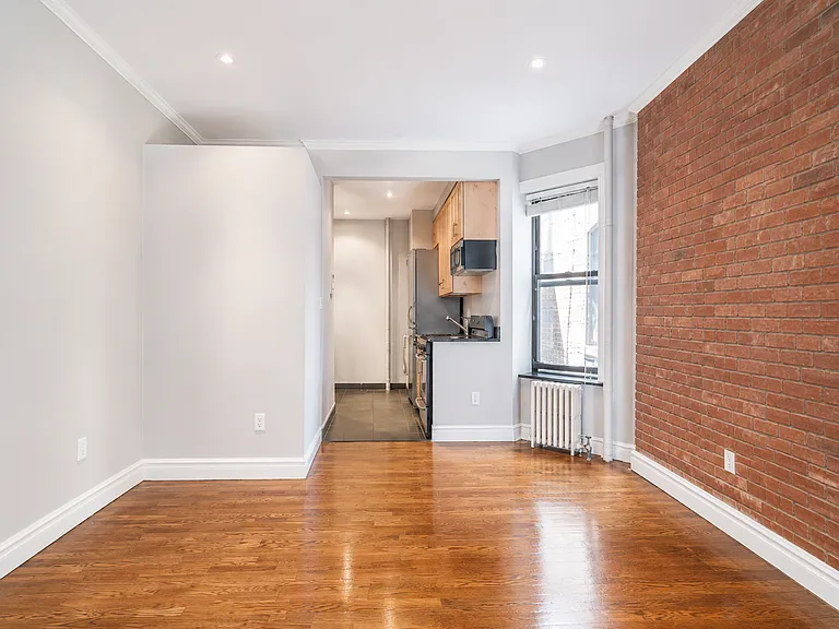 52 Barrow St #3A — Photo 2
