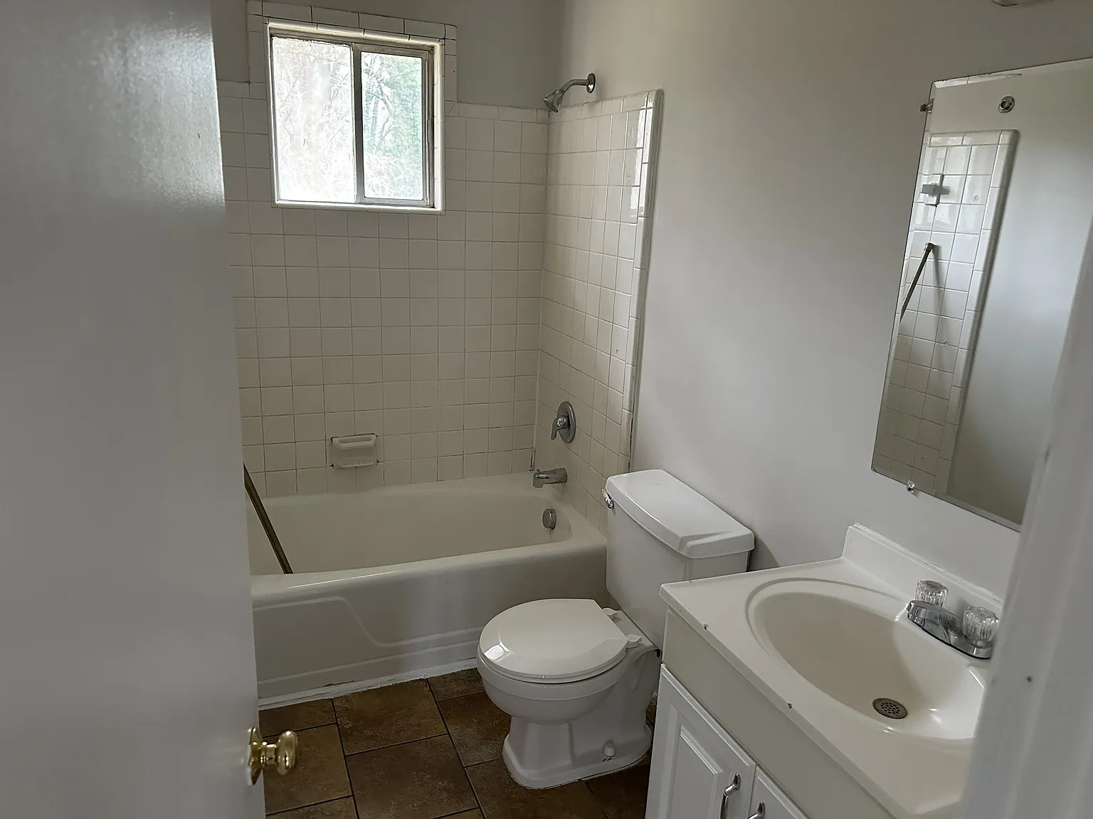 452 Dacian Rd — Photo 4