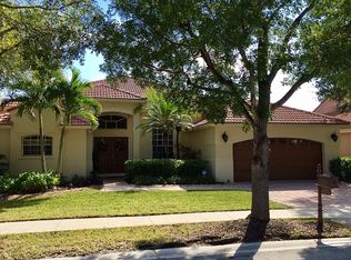 692 Lake Blvd, Weston, FL 33326