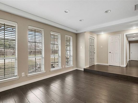 4th image of 2500 Canterbury Dr