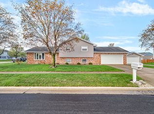 390 S Di Paolo Dr, Coal City, IL 60416