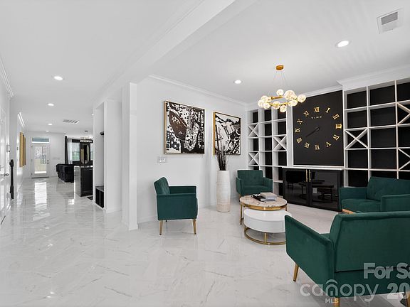 4th image of 1008 Dania Rd