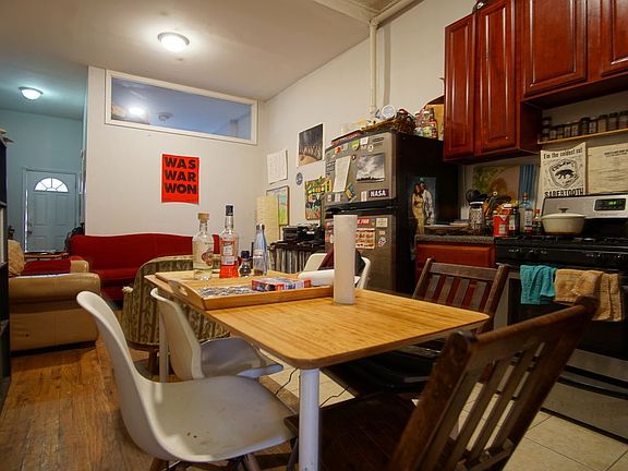 5th image of 132 Melrose St #1