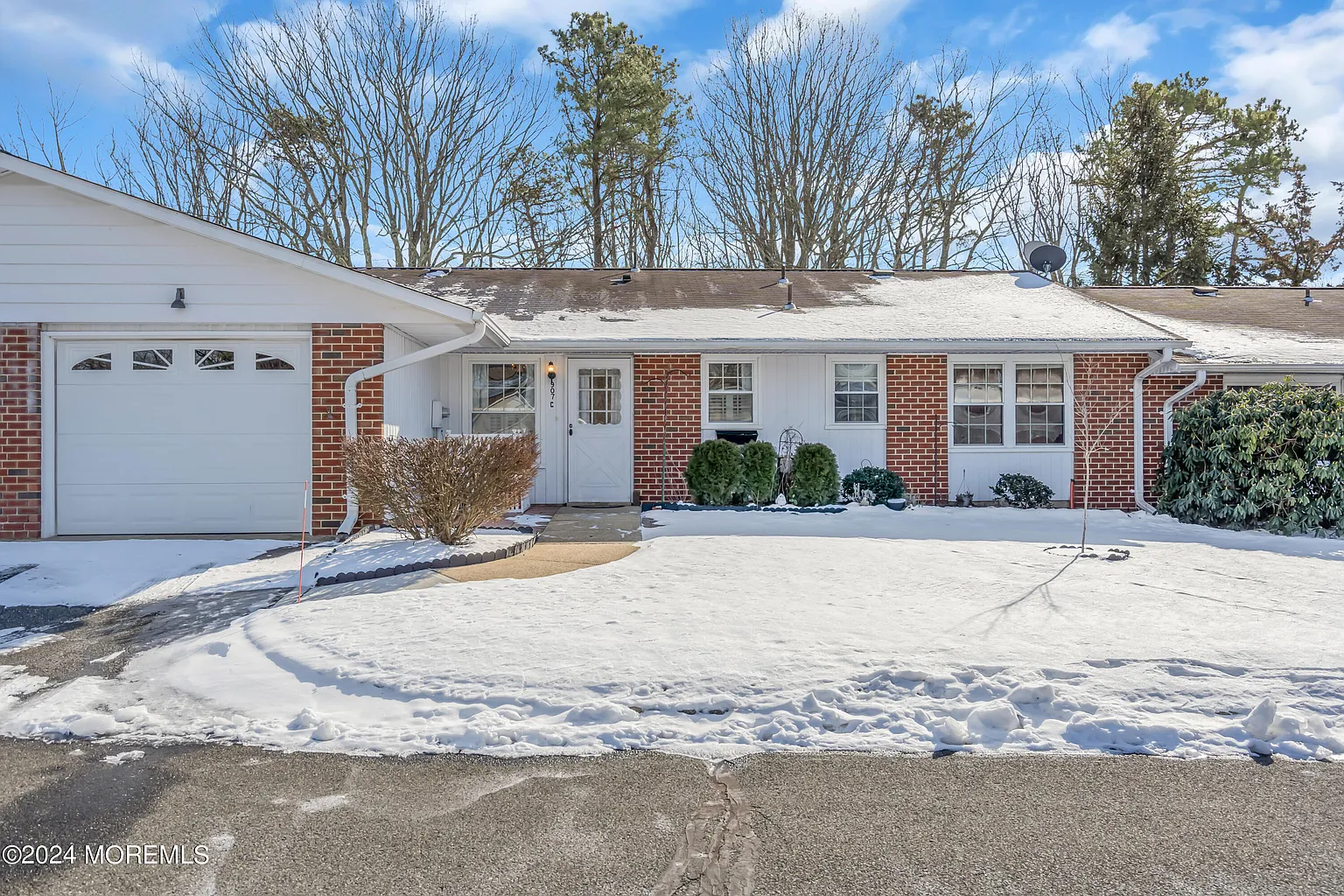 907C Dumbarton Drive photo 1