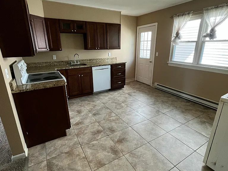 612 Oak St #2 — Photo 7
