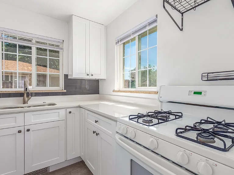 1385 S Grant St — Photo 7
