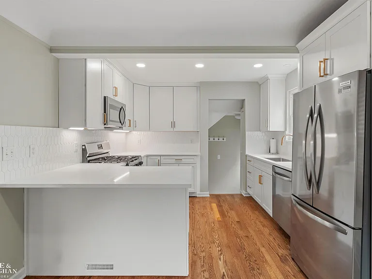 1602 Anita Ave — Photo 10
