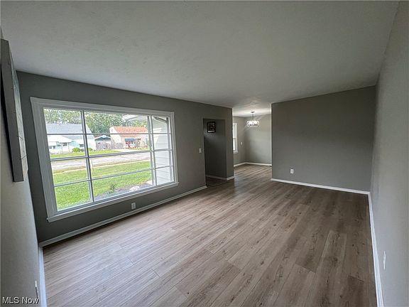 3rd image of 15711 Mina Ave