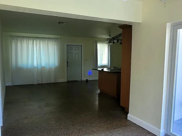 4330 SW 10th St — Photo 12