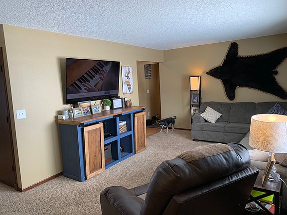 Living room (upstairs) 