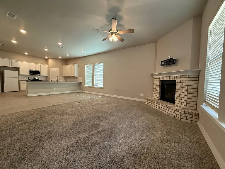 2409 Husk St — Photo 4