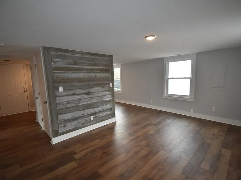 429 Demoss St — Photo 4