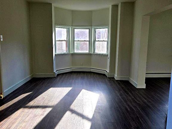 4th image of 452 W Broad St