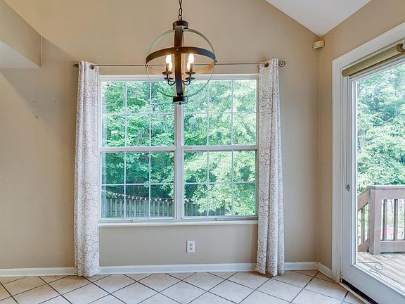 5th image of 4041 Farmingham Woods Dr
