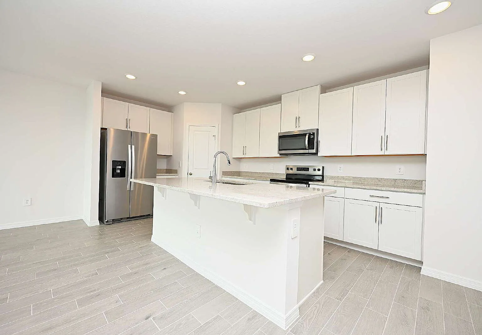 4 bed, 2.0 bath, 1838 sqft, $2,360 — Photo 3