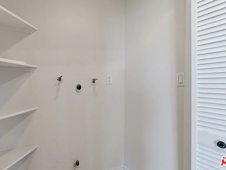 1315 Roxbury Dr #201 — Photo 25