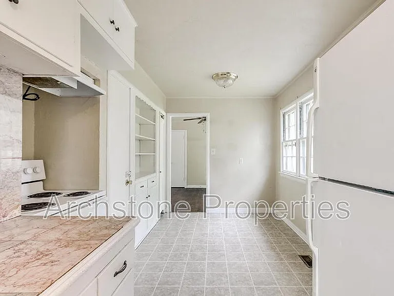 1614 SW 41st St — Photo 15
