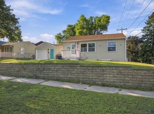 2111 E 11th St, Sioux Falls, SD 57103