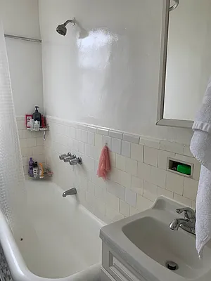 Rented by M.Grossman R.E. Management | media 17