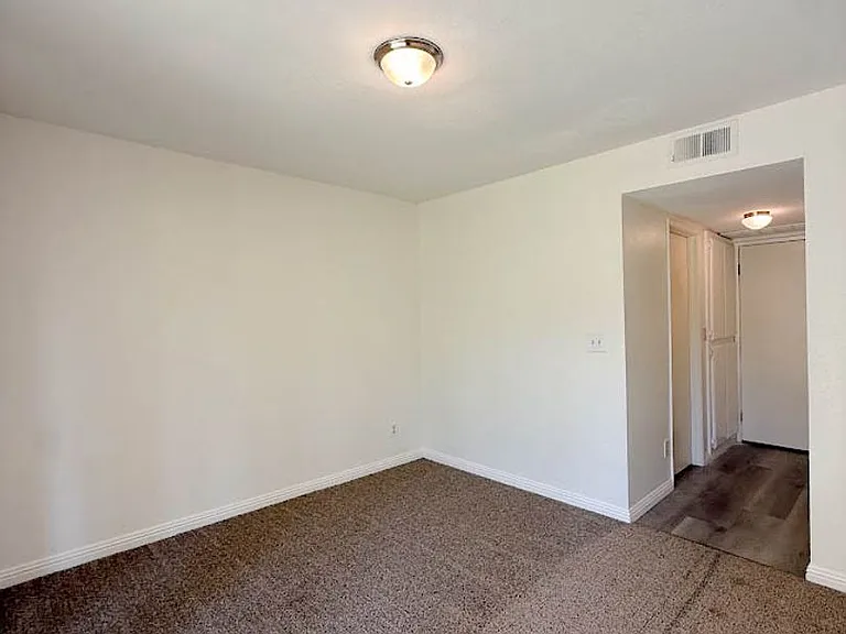 14500 Las Palmas Dr #32 — Photo 11