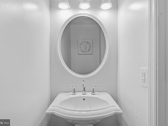 4th image of 2614 Nemo Ct