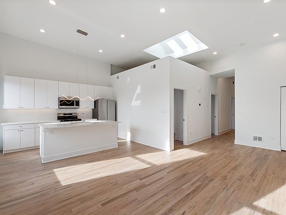2nd image of 1860 W Chicago Ave #4F