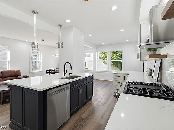 2nd image of 2525 Thurman Ave